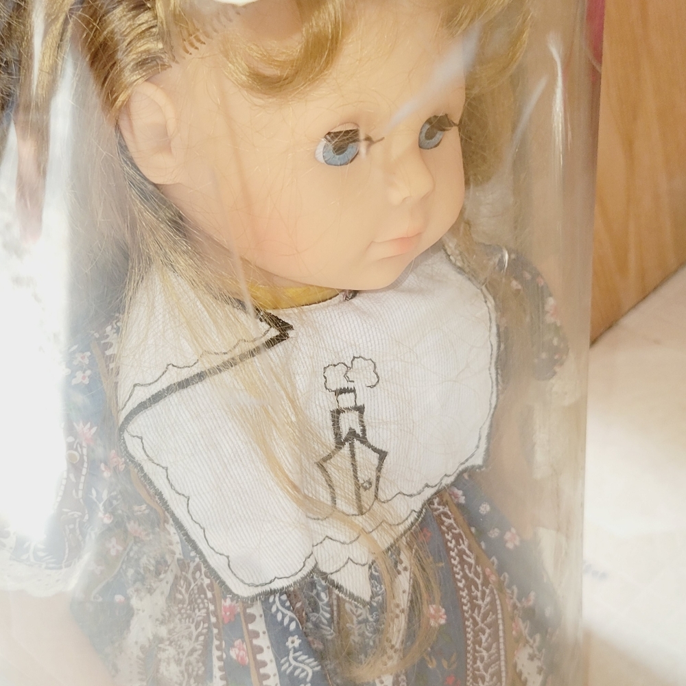 Never been open, Rare Vintage 20" Doll - Picture 7 of 10